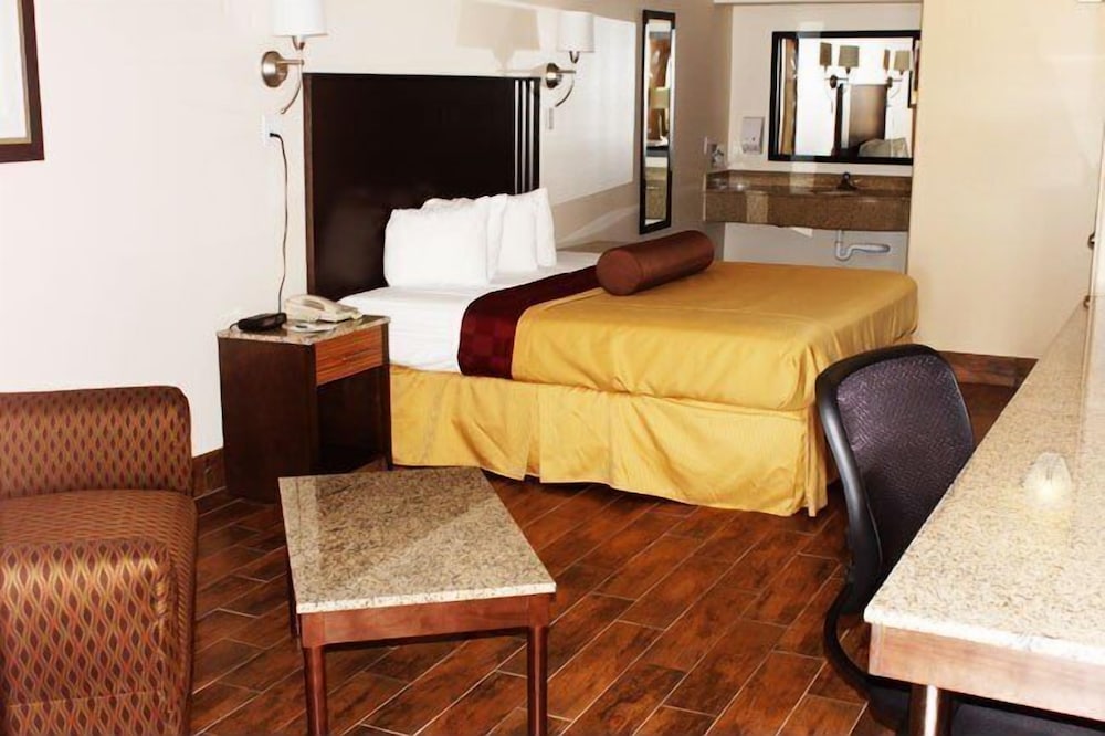 Texas Inn & Suites Raymondville - photo 4