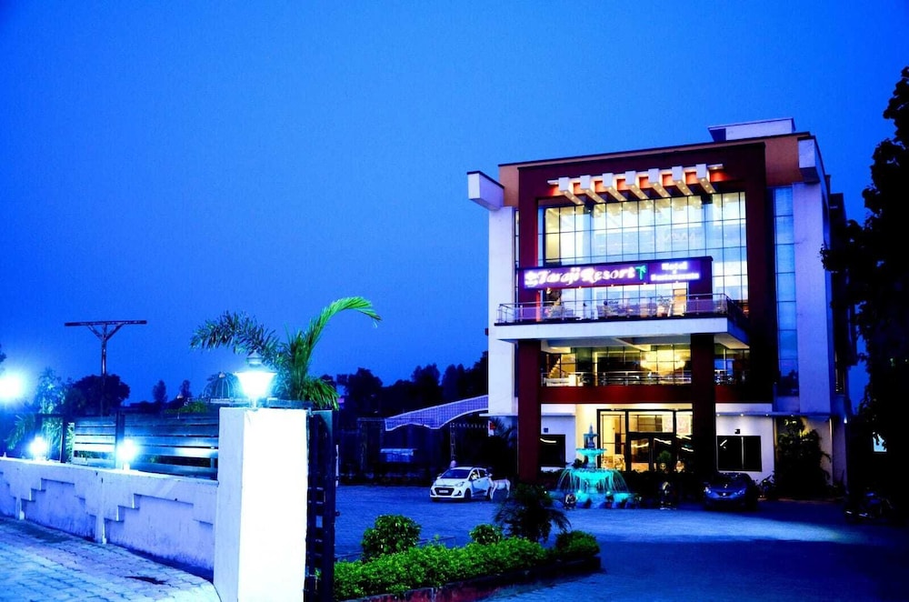 Taraji Resort Hotel and Restaurant in Fyzabad, India