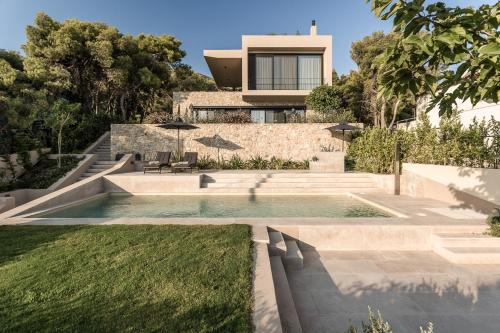 Athmonia Residence with Private Pool — 4-Star Luxury Hotel in Markopoulo, Greece