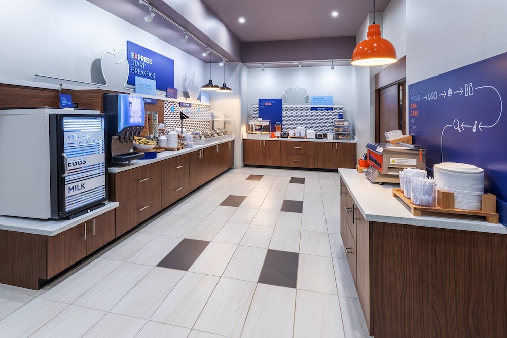 Holiday Inn Express And Suites Dalhart - photo 15