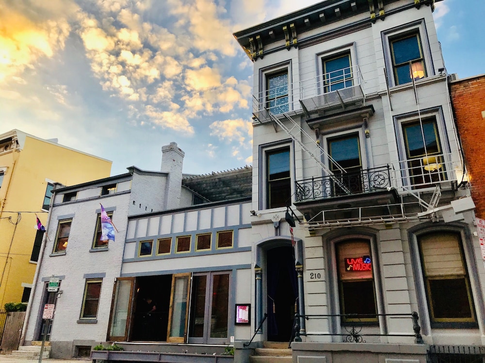 Symphony Hotel & Restaurant - last minute hotel in Cincinnati