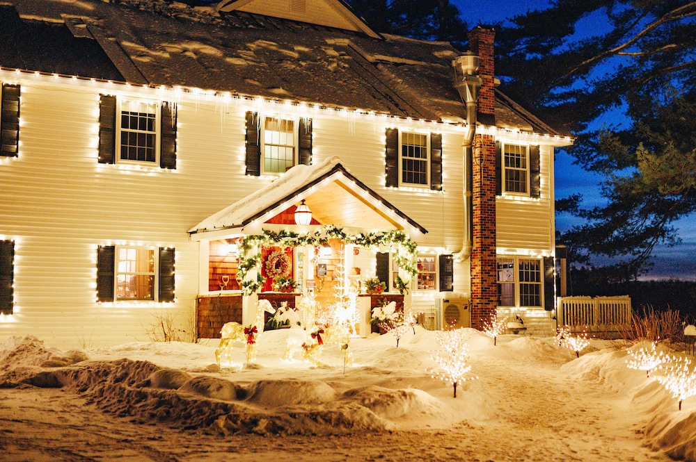 Wolf Cove Inn — Poland