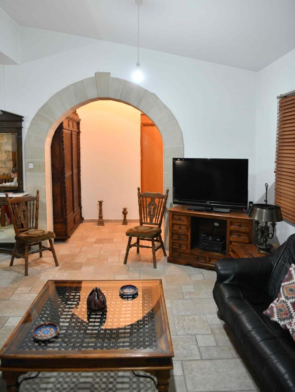Lasa Black Rock Villa