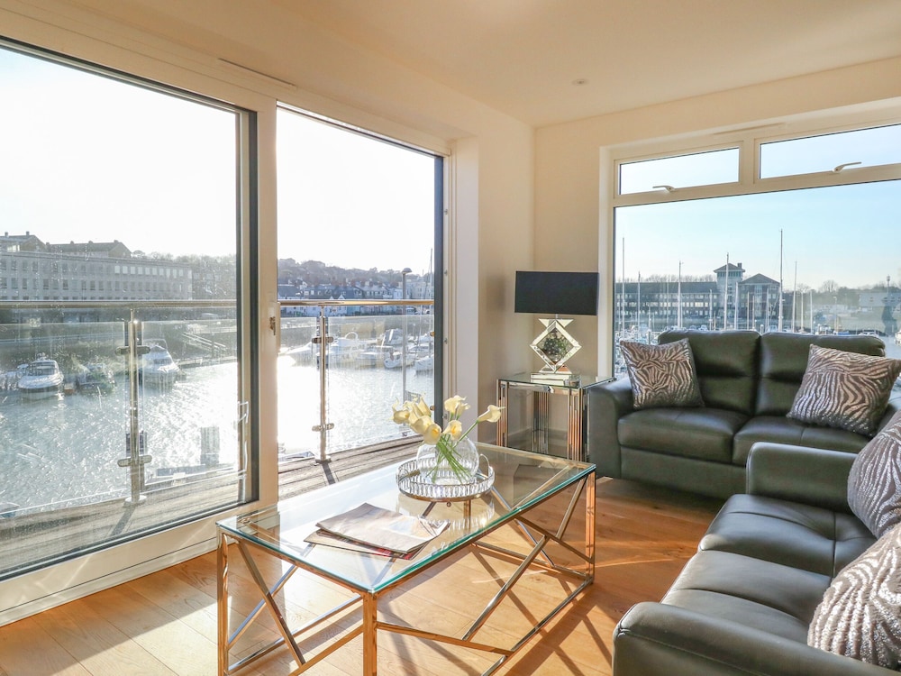 Harbourside Haven Apartment 3 — 4-Star Luxury Hotel in Weymouth, United Kingdom