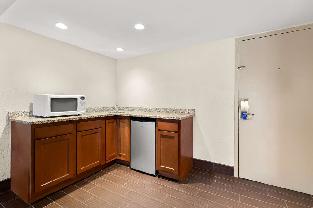 Comfort Inn St. Louis Westport Event Center - photo 31