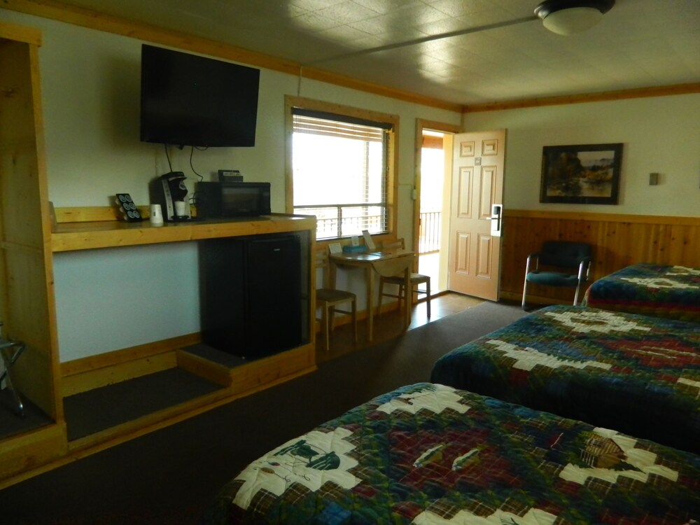 Country Motor Inn - photo 40