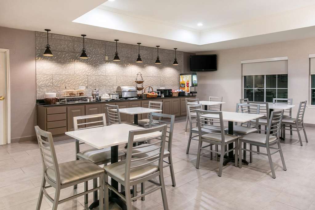 La Quinta Inn & Suites by Wyndham Fredericksburg - photo 26