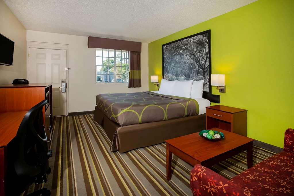 Super 8 by Wyndham Lake City - photo 10