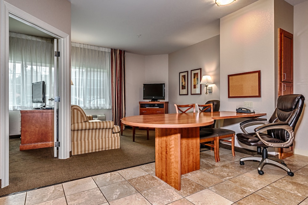 Candlewood Suites Oak Harbor an IHG Hotel - photo 3