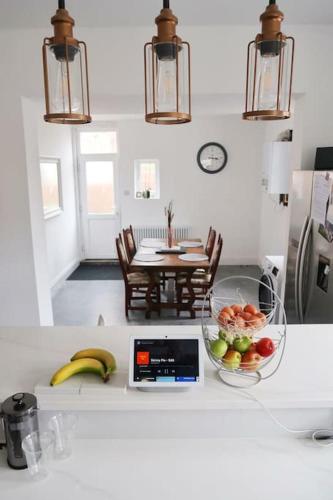 Castle Manor 4 Bed Seaside Retreat