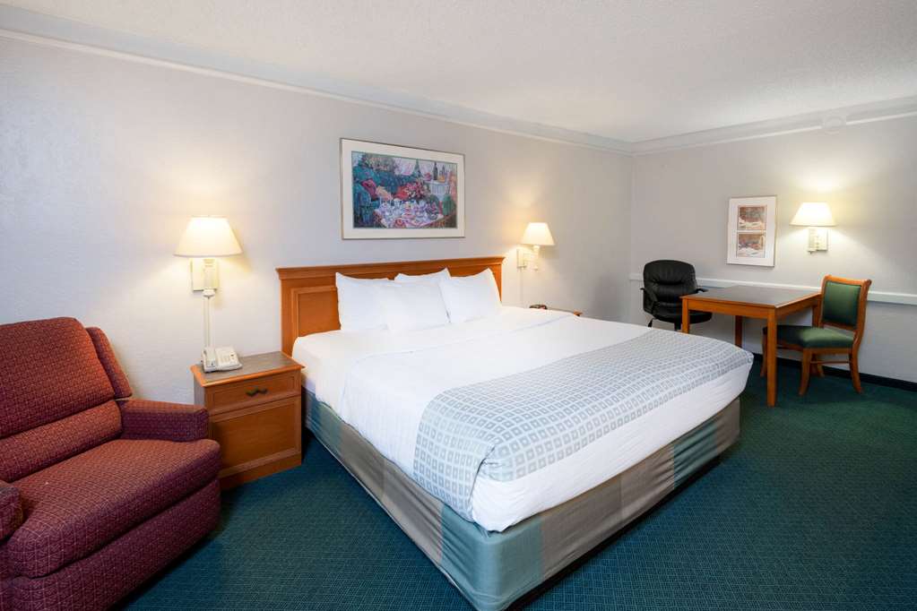 La Quinta Inn by Wyndham Farmington - photo 19