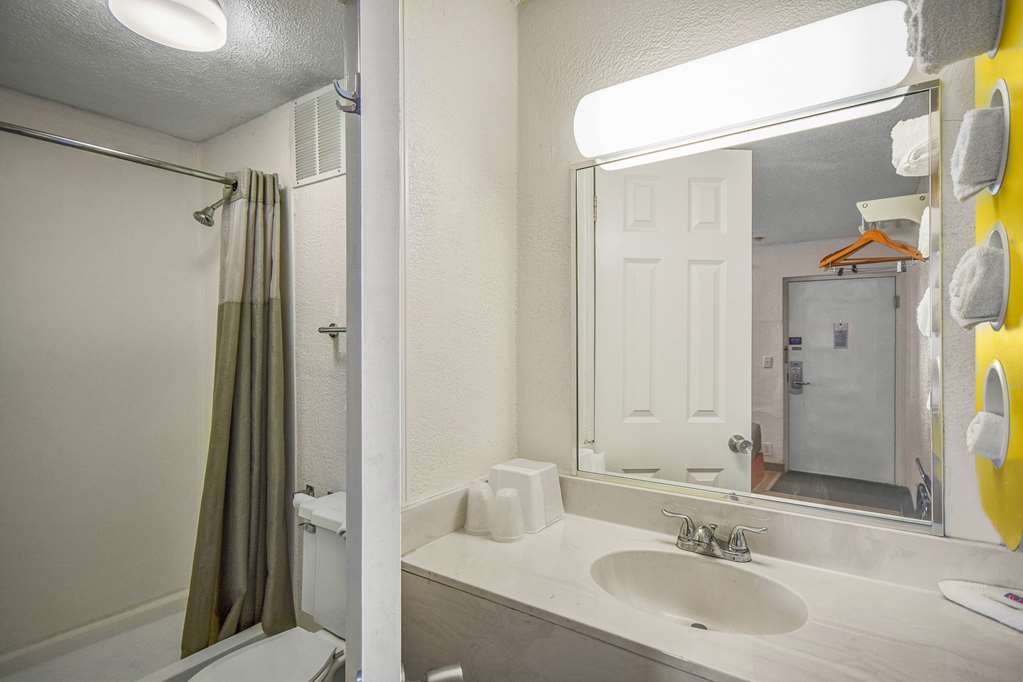 Motel 6 North Ridgeville OH Cleveland Intl Airport N Ridgeville - photo 8