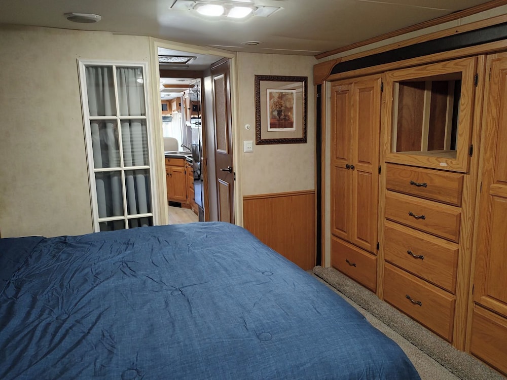 Vigilante Inn Covered Wagon - photo 6