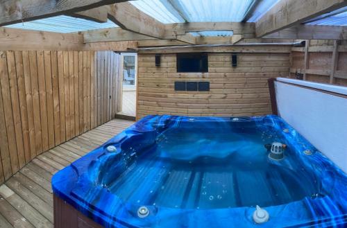 Winnie Cottage Hot Tub Games Room Sauna Large Garden — 4-Star Luxury Hotel in Stocksfield, United Kingdom