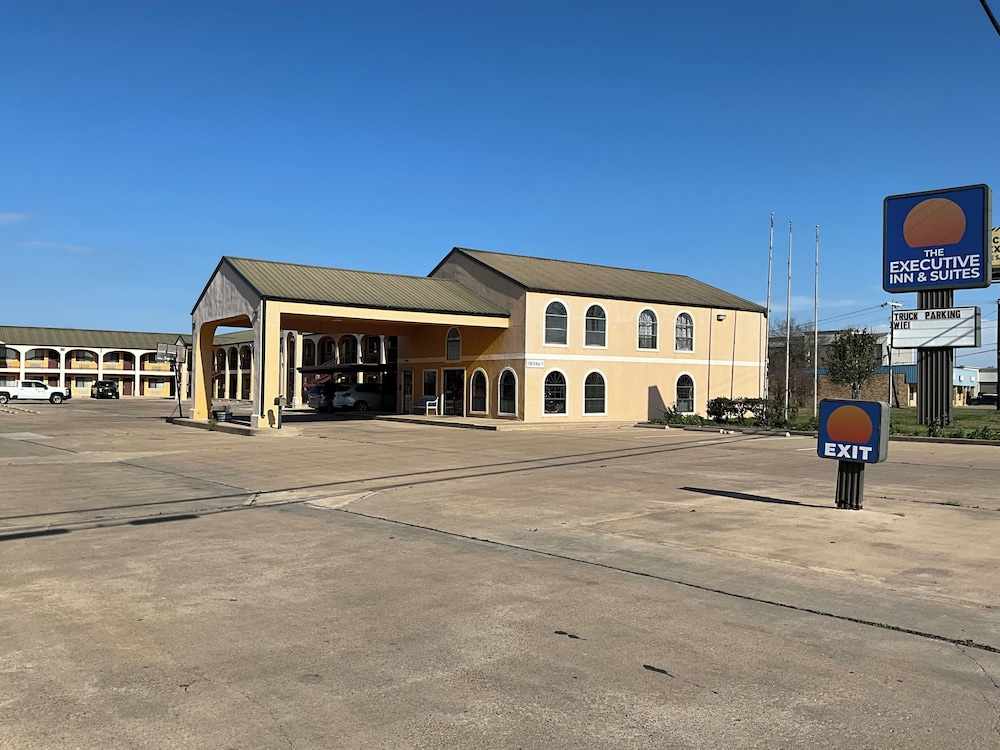 Executive Inn & Suites — hotel in La Grange