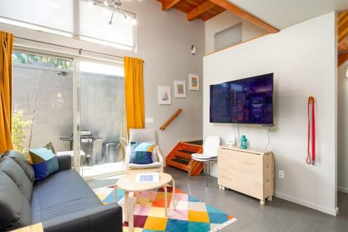 #StayInMyDistrict Buckman Spacious Modern Rowhouse in Portland, United States