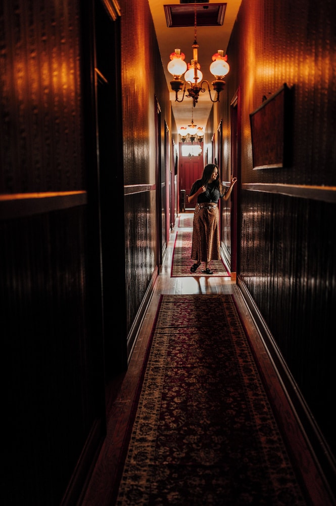 White House Hotel - photo 34
