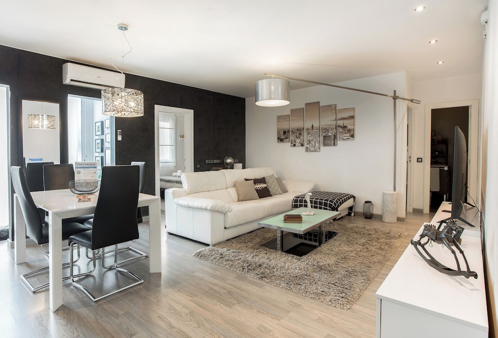 Stay Unique Apartments Aprestadora — 4-Star Luxury Hotel in L'hospitalet De Llobregat, Spain