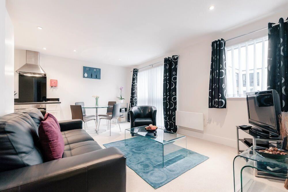 Roomspace Apartments Capitol Square — 4-Star Luxury Hotel in Epsom, United Kingdom