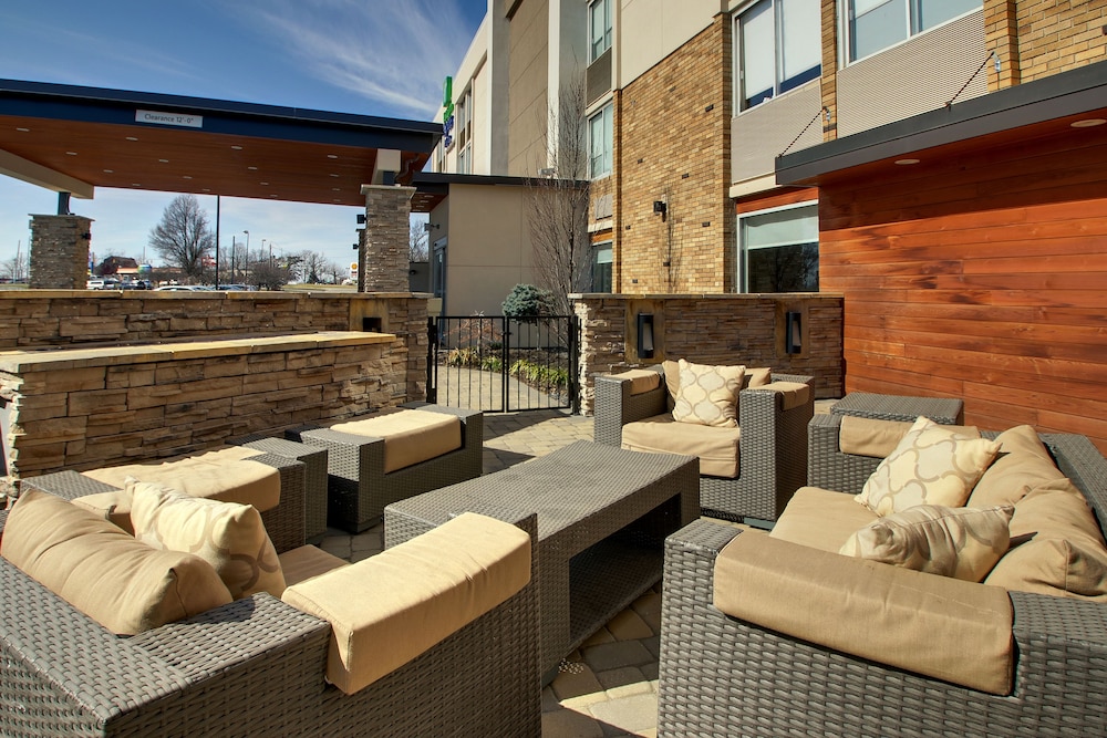 Holiday Inn Express & Suites Wapakoneta by IHG - photo 75