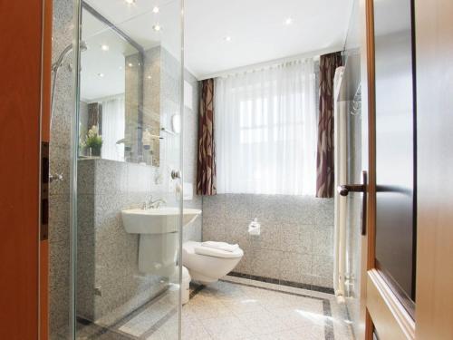 Dünenpark Binz Komfortplus Ferienwohnung mit 2 Schlafzimmern und Balkon im Dachgeschoss 195 — 4-Star Luxury Hotel in Ostseebad Binz, Germany
