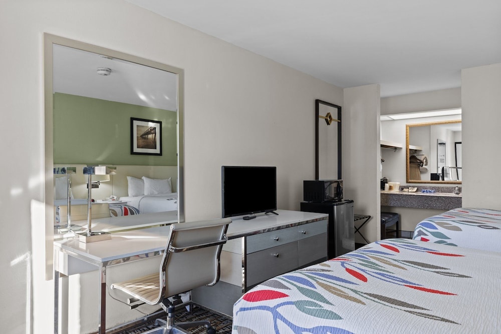 Garnet Inn & Suites Morehead City near Atlantic Beach - photo 9
