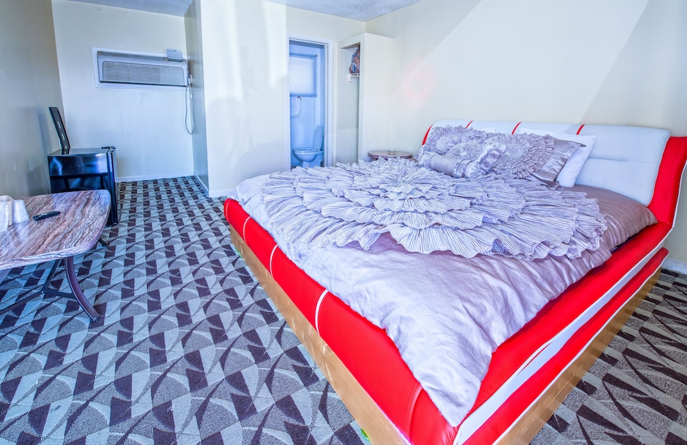 Presidential Inn & Suites - photo 18