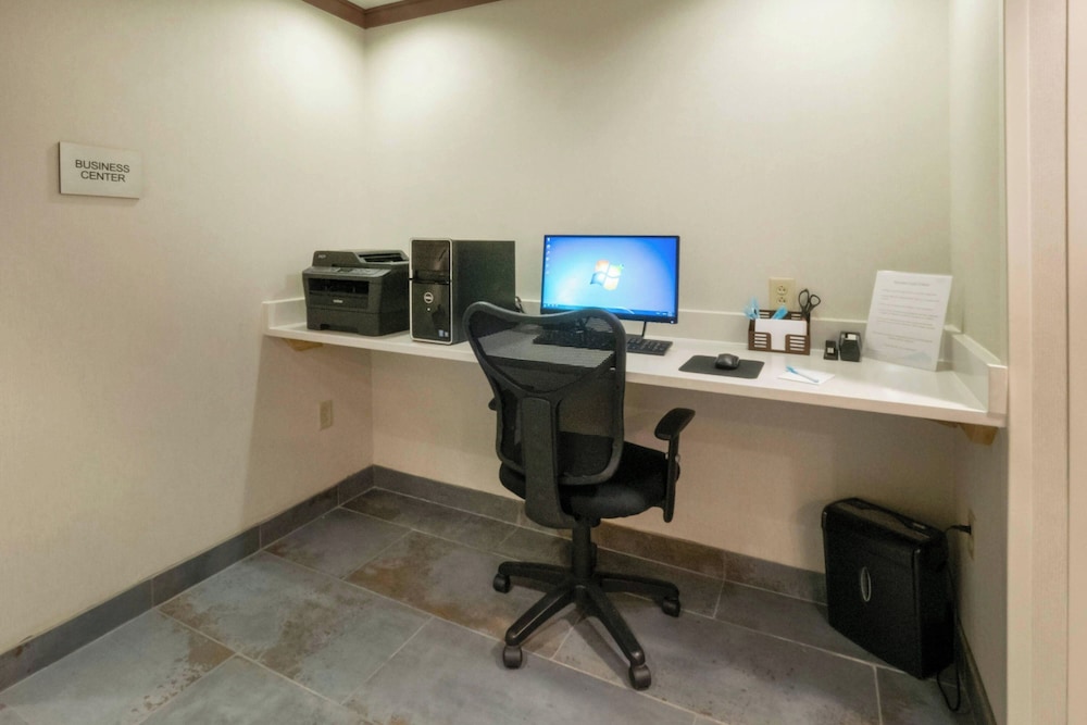 Fairfield Inn & Suites by Marriott Hazleton - photo 32