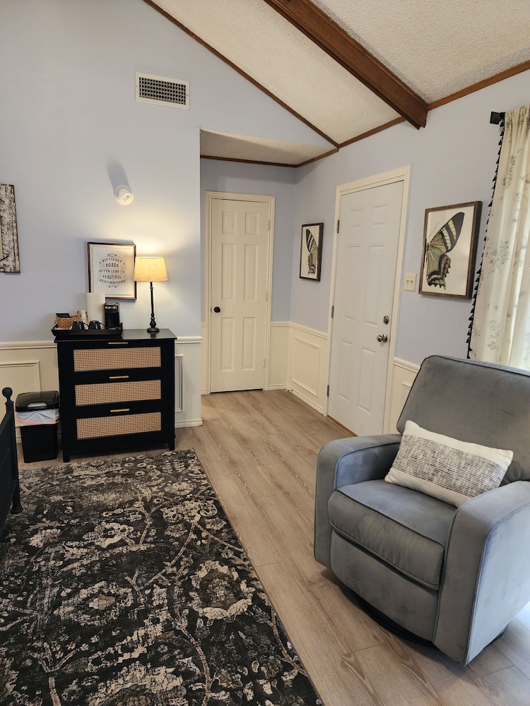 Butterfield Inn Main Street Cottages - photo 16