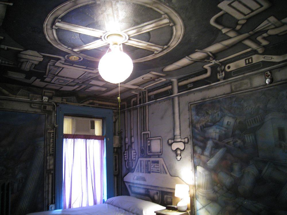 Carlton Arms Hotel - photo 22