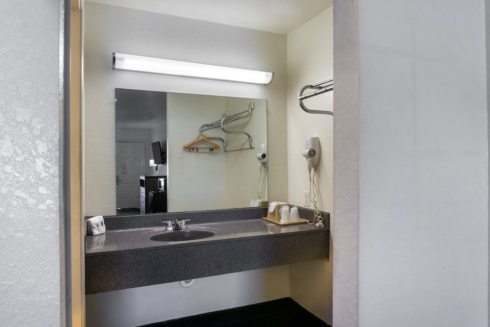 OYO Inn & Suites Medical Center San Antonio - photo 22