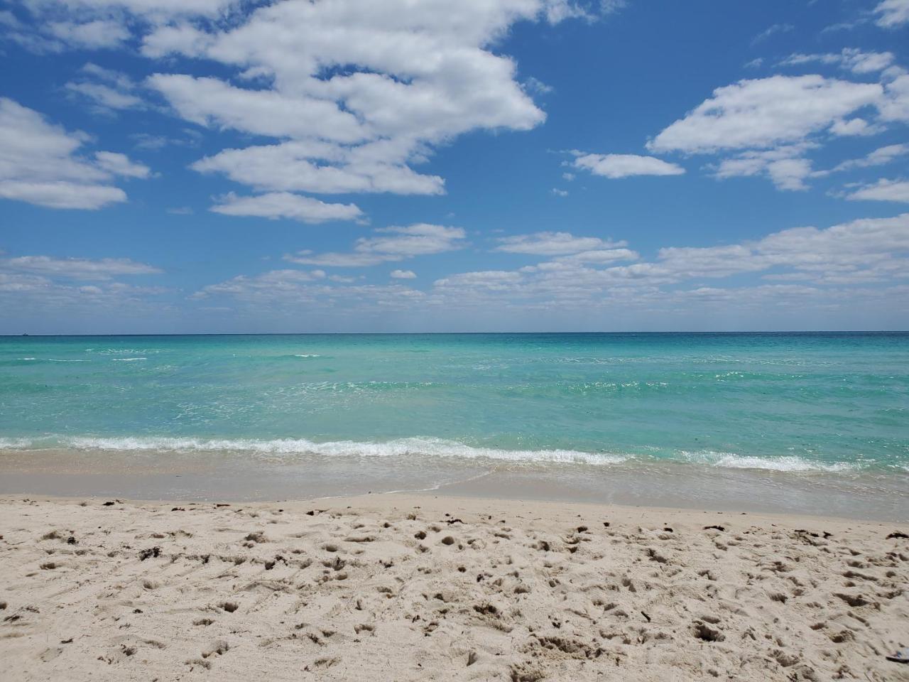 Entire Beach Front Condo w pool Amazing view 4pax — 4-Star Luxury Hotel in Miami Beach, United States