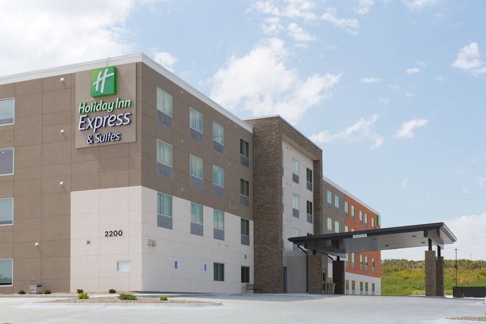 Holiday Inn Express and Suites Lincoln I 80 by IHG - photo 42