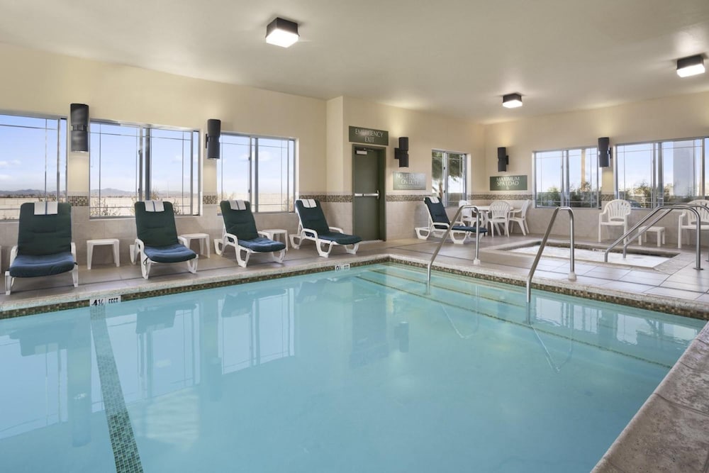 Holiday Inn & Suites Barstow by IHG - photo 23