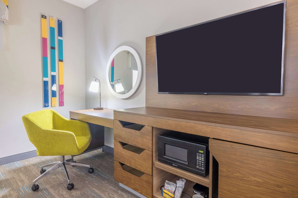Hampton Inn & Suites Brenham - photo 14