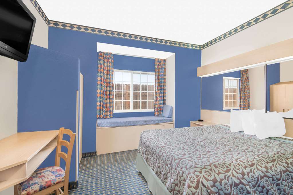 Days Inn & Suites by Wyndham Hutchinson - photo 9