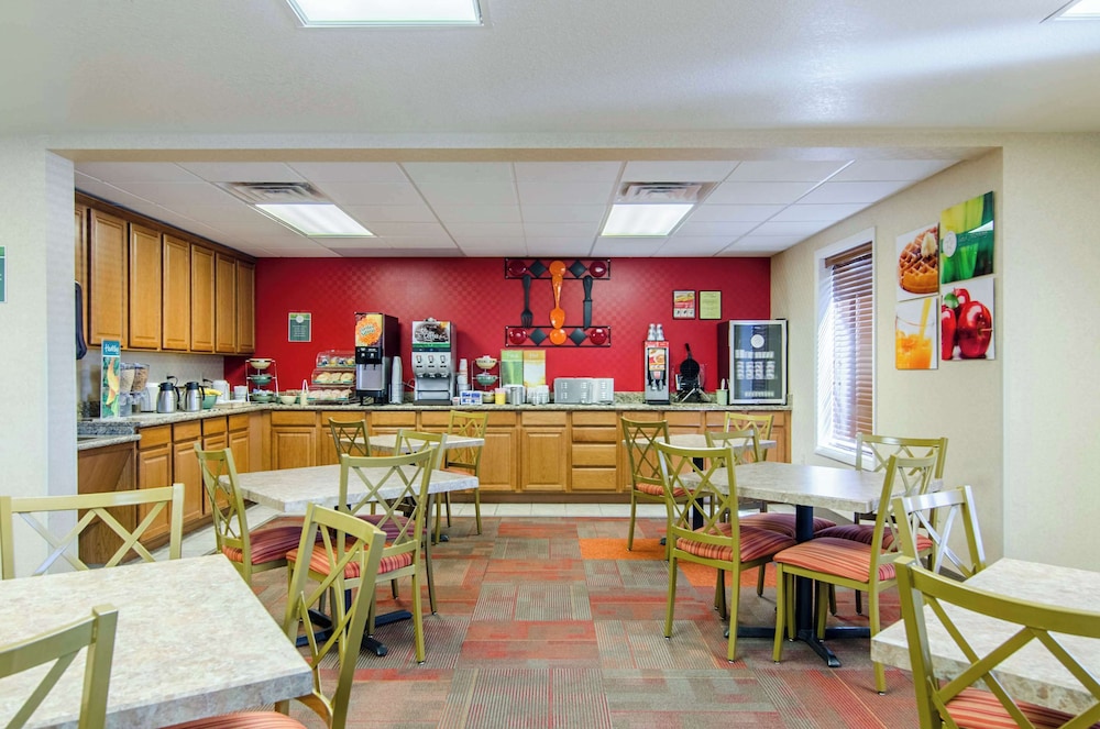 Quality Inn Junction City Near Fort Riley - photo 50