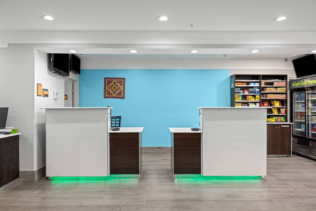 La Quinta Inn & Suites by Wyndham Raymondville - photo 14