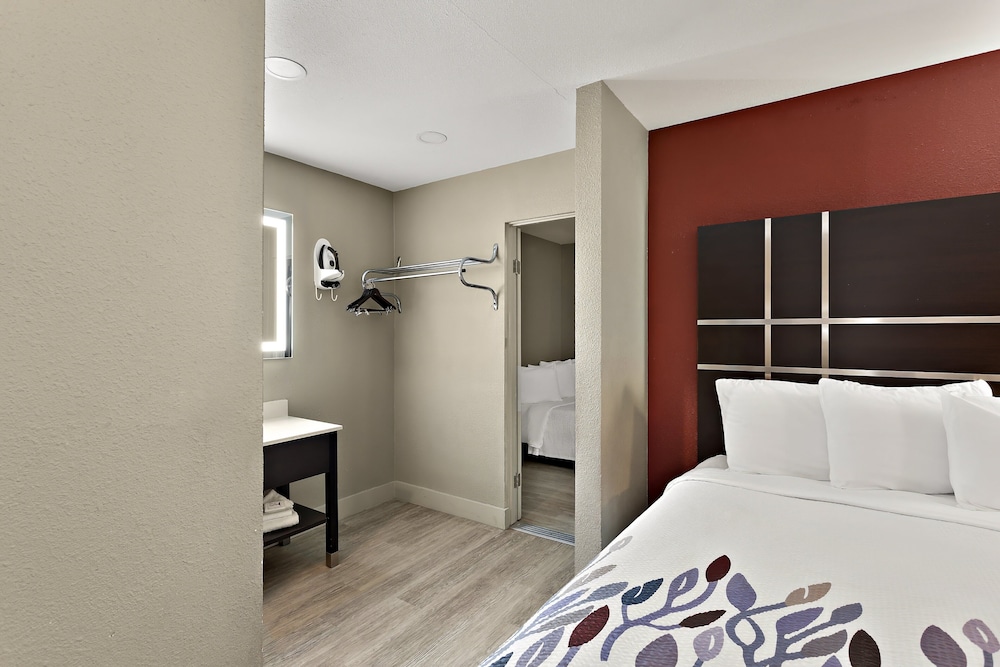 Red Roof Inn Redding - photo 15