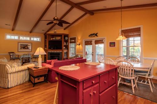 Woodlands Wonder by Oak Island Accommodations - photo 45