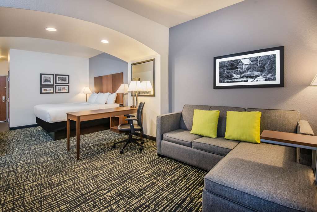 La Quinta Inn & Suites by Wyndham Morgantown - photo 30