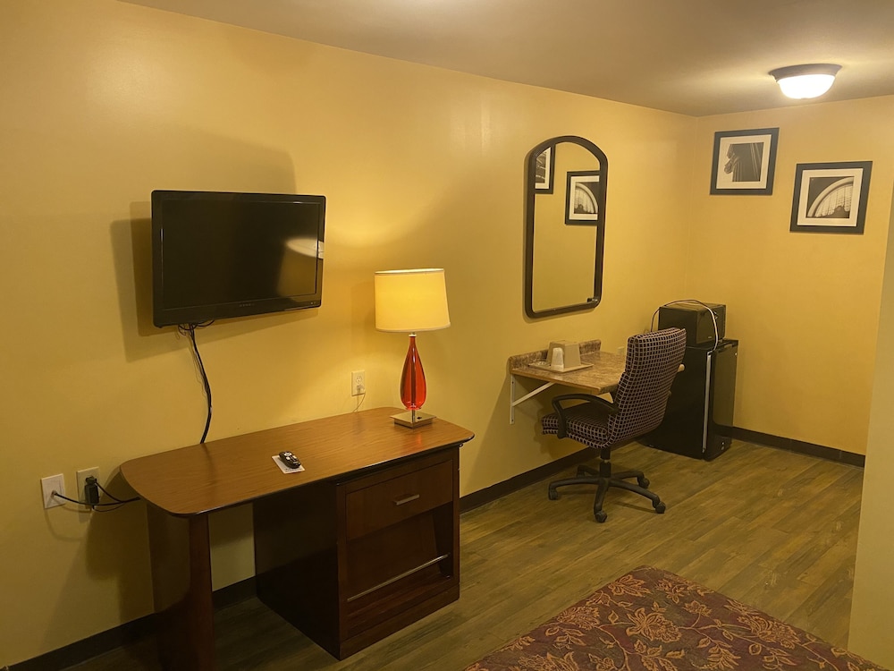 Regal Inn Coffeyville - photo 15