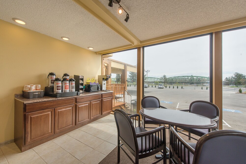 Rodeway Inn & Suites Portland Jantzen Beach - photo 39