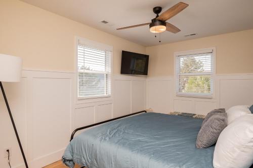Sawyers Shore Shack by Oak Island Accommodations - photo 22