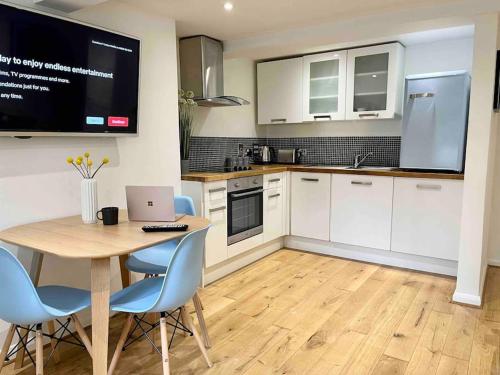Charming Period Apartment for 3 Near Uni Hospital and Town Free Parking