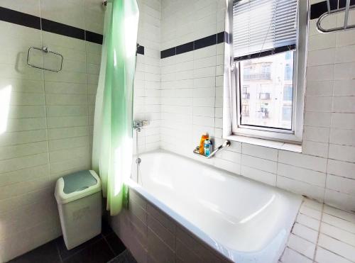 City Center 2BDR Apartment near Rustaveli Av