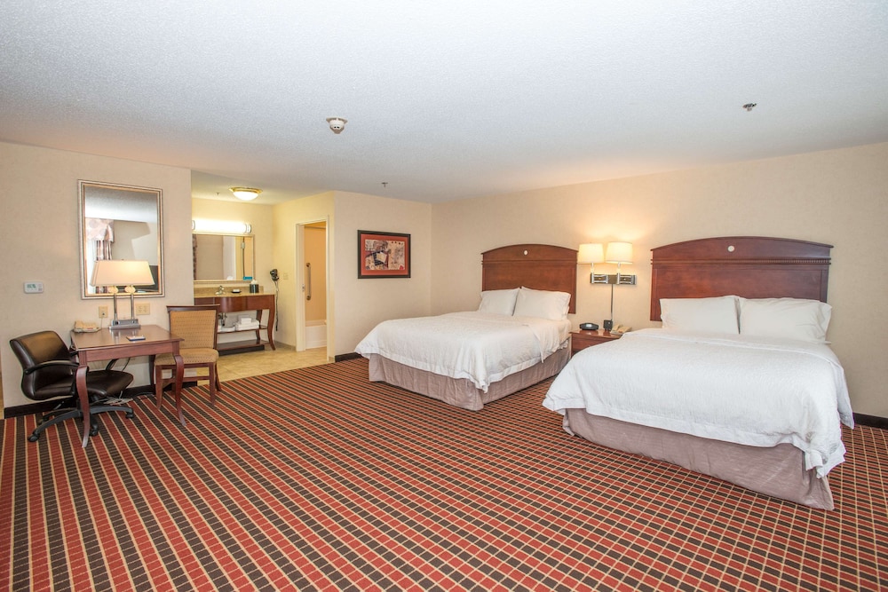 Hampton Inn & Suites Dayton Airport - photo 17