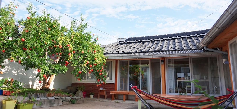 GuryeOkjam - carbon neutral hotel in Unknown City