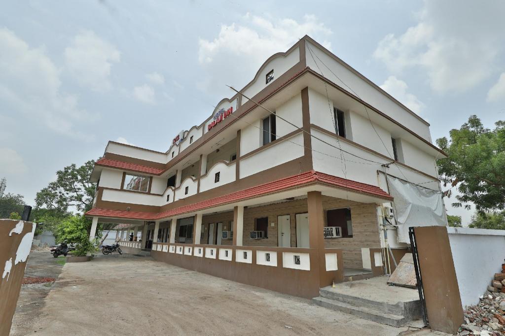 Hotel Balaji Inn by OYO Rooms in Halol, India