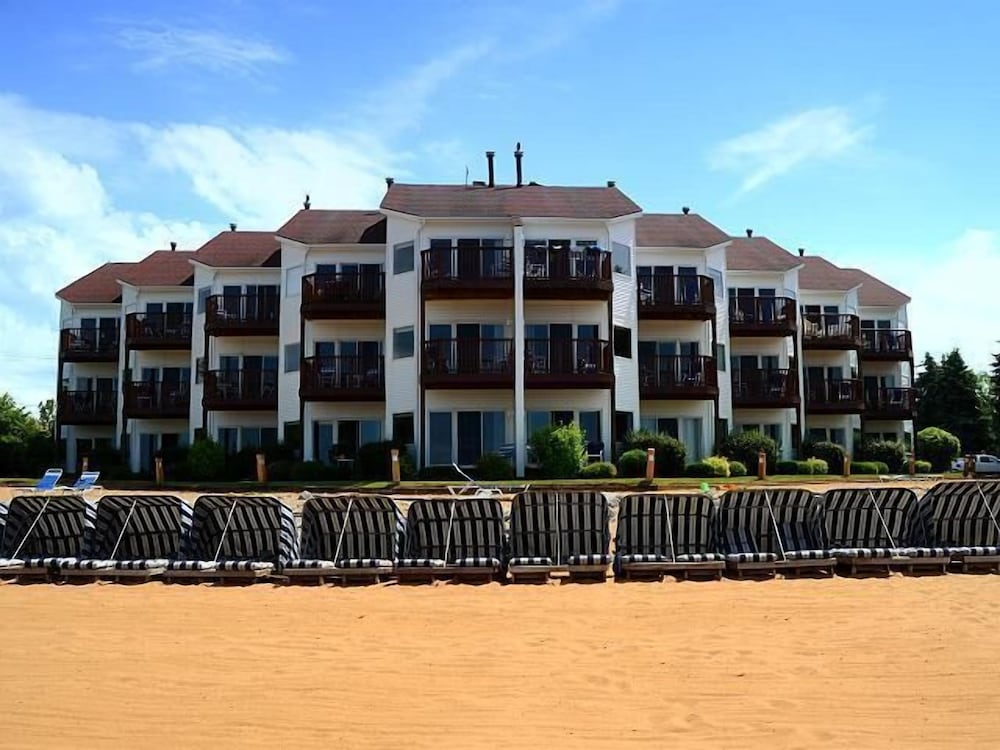Beach Condominium Hotel in Traverse City, United States
